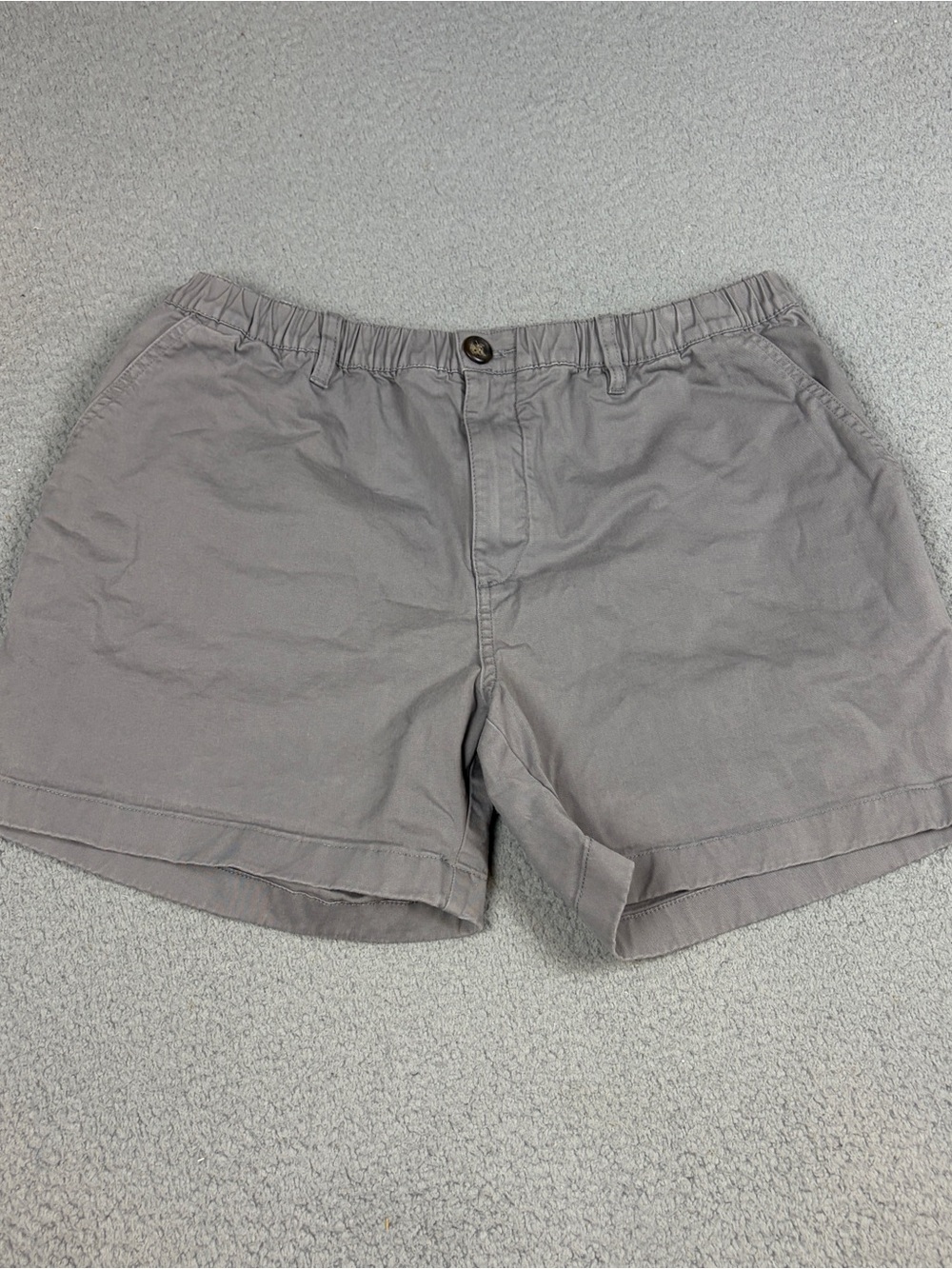 chubbies Shorts Men’s XL Gray Flat Front Elastic Waist 5.5” Inseam Pockets